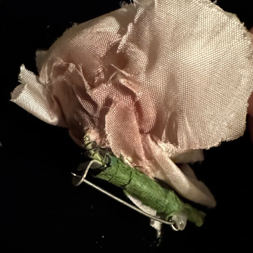 5 Vintage Millinery Floral Brooches - Cream (2), Pink, Beige and Orange - Picture 16 of 16